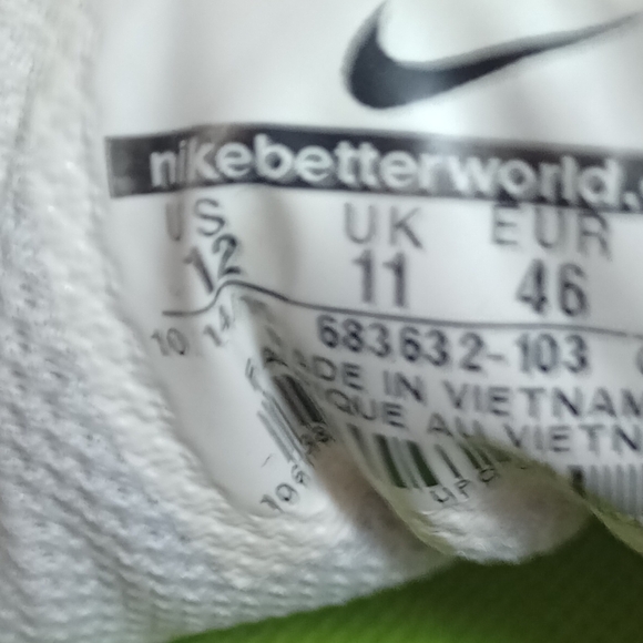 Nike White‎ and Black Athletic Shoes - Picture 5 of 5